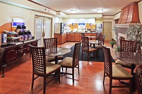 Inn Quality Tulsa-downtown West 3*