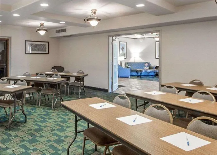 Quality Tulsa-downtown West Inn 3*