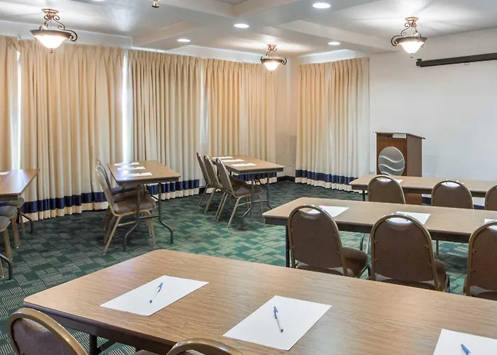 Quality Tulsa-downtown West 3*