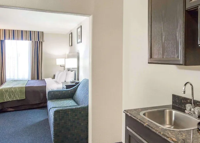 Inn Quality Tulsa-downtown West 3*