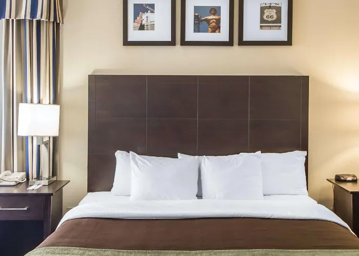 Inn Quality Tulsa-downtown West 3*